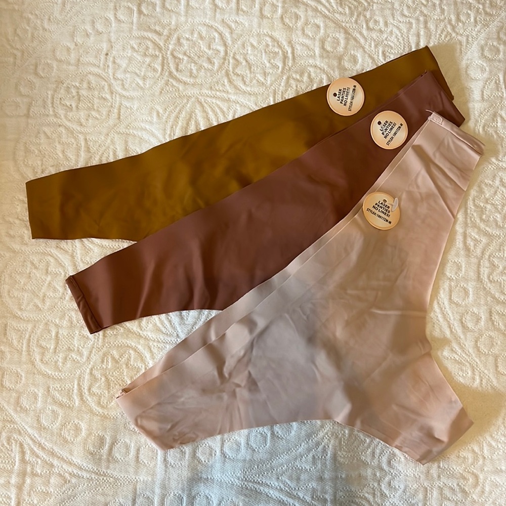 Seamless thongs